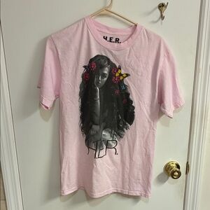 Pink Graphic Women's H.E.R. T-shirt Sz M